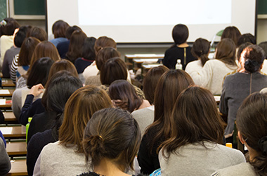 教室にいる学生